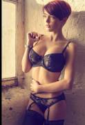 Short Red Hair And Black Lingerie (X-Post From R/Milf)