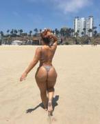 Show Me Something Natural, Like Some Ass With Some Stretch Marks!