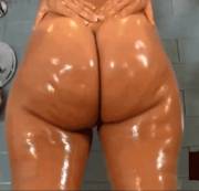 Big Oiled Ass~ (Rosee Divine Gif)