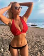 This Blonde Nordic Goddess Has An Absolutely Ridiculous Body