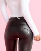 Black &Amp;Amp;Amp; White [Xpost /R/ Ladiesinleather]