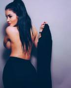 Claudia Alende Serious Underboob