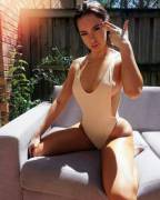 Ah, An Original Pose For An Instagram Model