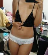 Un Poco Atrevida [F20]