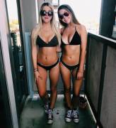 [Ig] Hot Girls Have Hot Friends