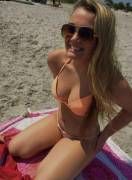 [Ig] Busty Day At The Beach