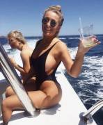 [Ig] So Much Sideboob...