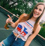 [Ig] Trashy Chick With A Trim Bod