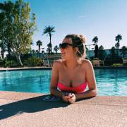 [Ig] Despite The Usa Flag In Pic 2, This Girl's Insta Profile Says She's Canadian. ...