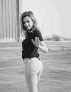 [Gif] Jessica Alba Slapping Her Ass