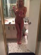 Never Understood Why Girls Don't Unplug Their Phones When Taking Selfies Like This