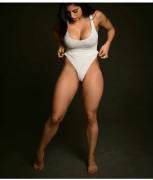 This Stacked Latina Babe Looks Absolutely Hot!