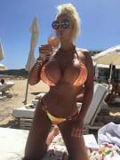 Bimbo At The Beach
