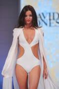 Miranda Kerr On The Runway