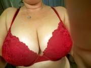 I Love Her Cleavage!