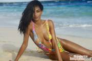 Lisa-Marie Jaftha Looking So Damn Attractive In Body Paint