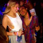 Amateur Instagram, Pro-Level Sideboob