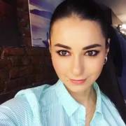 Showing Of The Makeup (Gif)