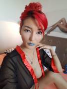 @0Bedientslt With Blue Lips