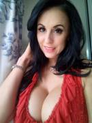 Deep Cleavage (Xpost From R/Louisejenson)