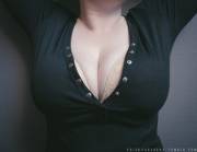 My Wi[F]E In A Tight Shirt And Bra