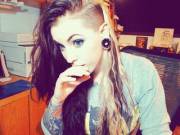 Nana Nana Nana Nana. (X-Post /R/Prettyaltgirls)