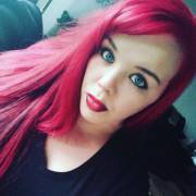 Big Ol' Pouty Chunky Chick (19 Pics)