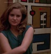 Jennifer Jason Leigh **Mic**