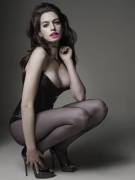 Anne Hathaway Gets Racy [2 Vers - Be / Bimbo]