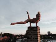 Best Be Careful On The Chimney! (X-Post From /R/Thanksgravity)