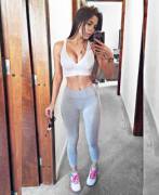 Victória Zattoni (Xpost /R/Yogapants)