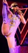 Katy Perry - Legs Up On Stage