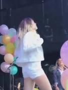 Miley Cyrus At Wantagh Ny, 2017 (Gfy)