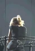 Taylor Swift Moving Her Hips