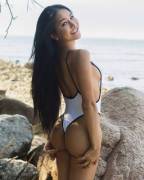 Happily Showing Sideboob And Booty