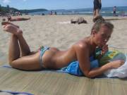 She Knows How To Tan That Crack