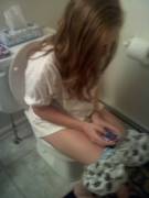 I Think My Mom Has The Same Phone Case As This Girl