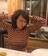 Milana Vayntrub Sexy Dance