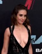 Alison Brie In Flaunt Mode [Gfy]