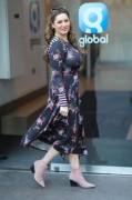 Kelly Brook And Her 2 Personalities Got The Photographer Attention
