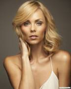 Laura Vandervoort (X60)