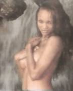 Tyra Banks - Trying To Cover Her Boobs