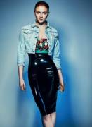 Sophie Turner In A Latex Pencil Skirt