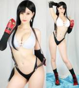 ( #`⌂´)/┌┛Tifa Uses Her Long Legs To Her Advantage (ง`_´)ง