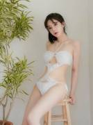 Yoo Gyeong - 190215 - White Vs Black