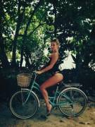 Doda Electroda - Looking So Fap-Licious, On A Bike!