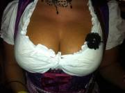 Dirndl Cleavage.