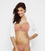 Getting Some Nice Nigella Lawson Vibes Off This One