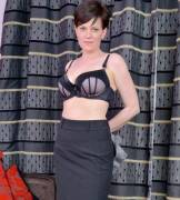 Milf Strips Down To Her Bra