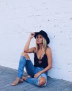 Sexy In Jeans! Snapchat: Britneylikes69